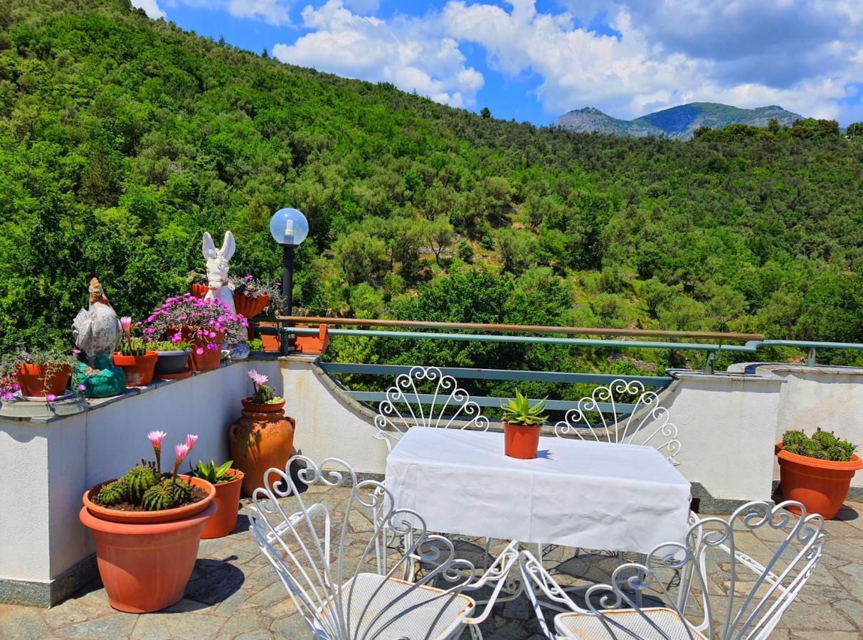 Agriturismo Monte Acuto - Natura, Mare & Relax In Piscina Toirano Buitenkant foto