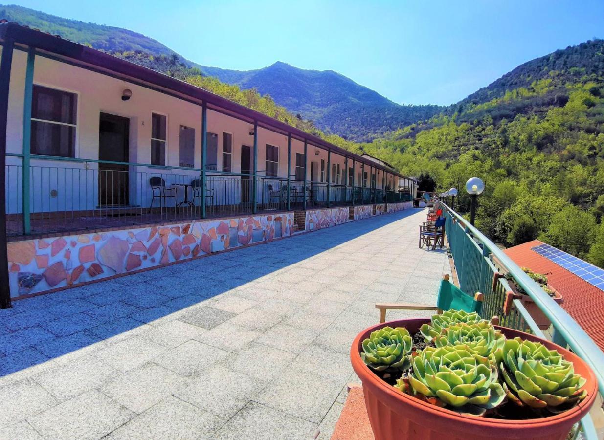Agriturismo Monte Acuto - Natura, Mare & Relax In Piscina Toirano Buitenkant foto